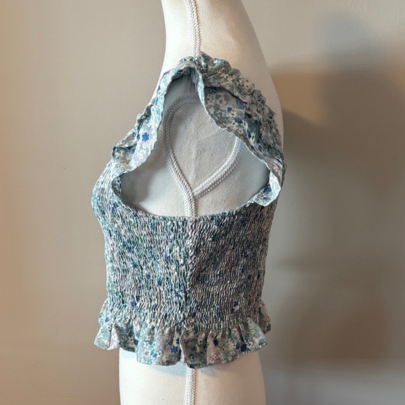 Paper Crane Floral Smocked Ruffle Sleeve Top. Size Medium - Picture 2 of 7